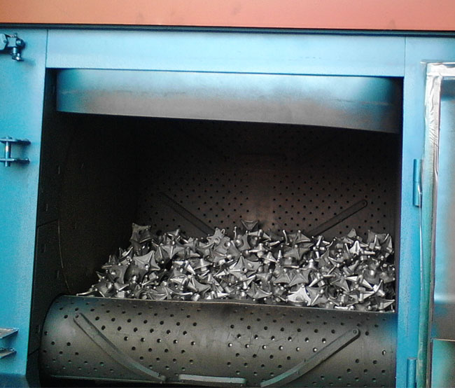 Q326履帶式拋丸機清理鑄件 Q326履帶式拋丸機清理鑄件